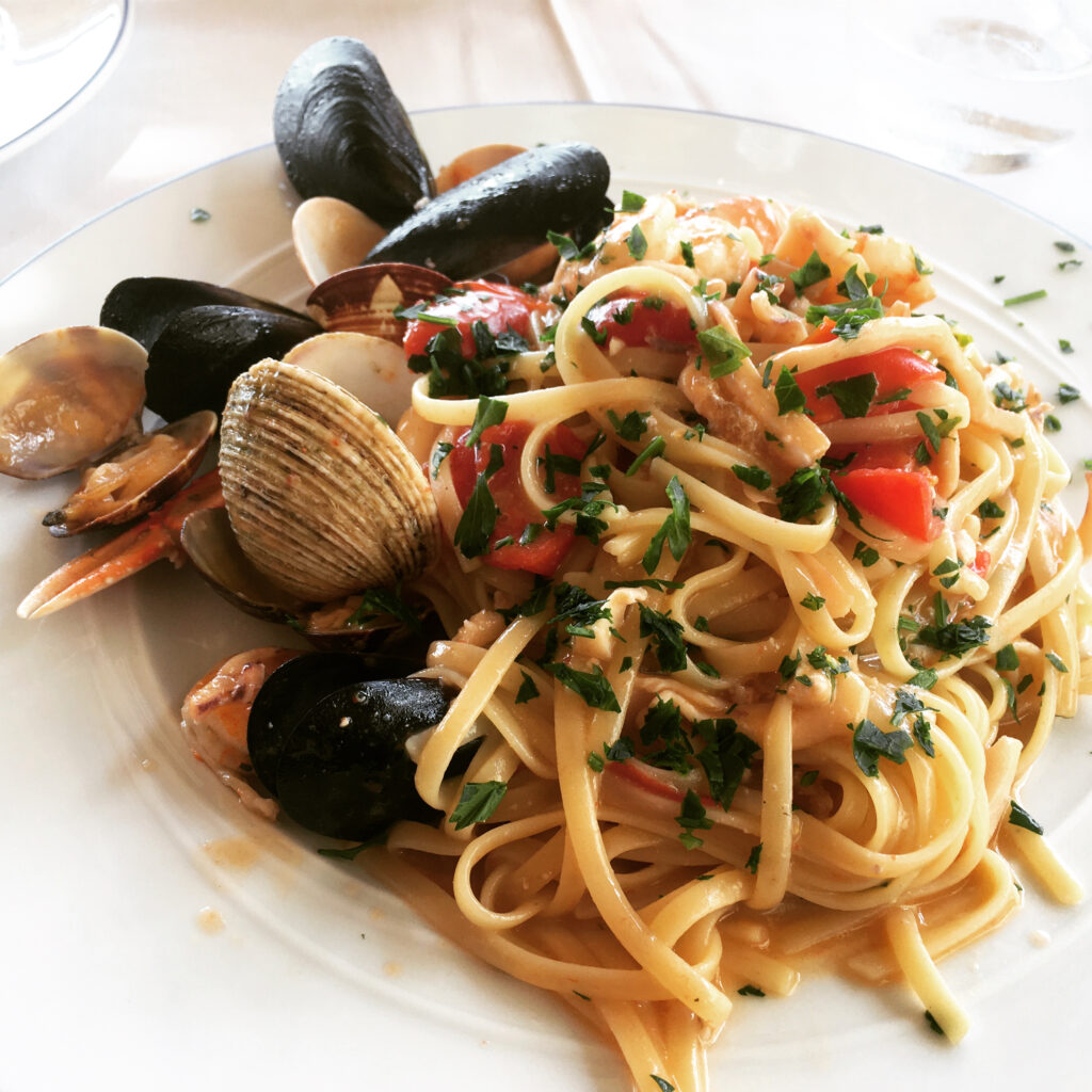 Linguine ai frutti di mare: dining in Capri